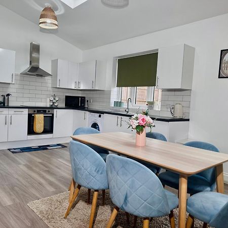 Cosy 1-Bed Flat 30Min To Central London & Parking Buitenkant foto