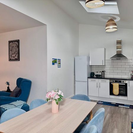 Cosy 1-Bed Flat 30Min To Central London & Parking Buitenkant foto