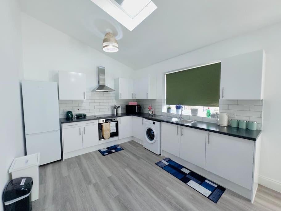 Cosy 1-Bed Flat 30Min To Central London & Parking Buitenkant foto