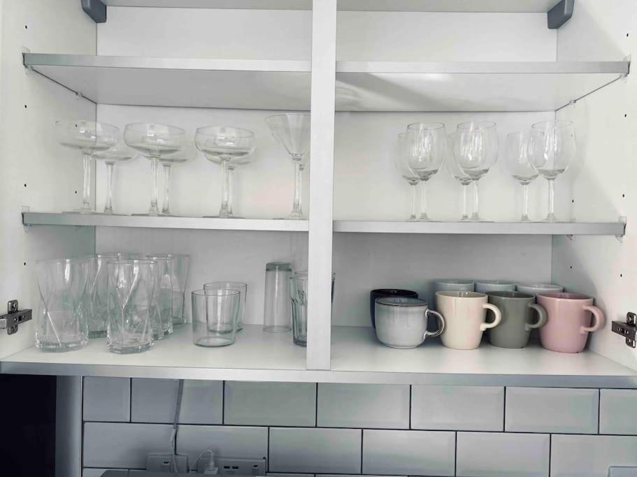 Cosy 1-Bed Flat 30Min To Central London & Parking Buitenkant foto
