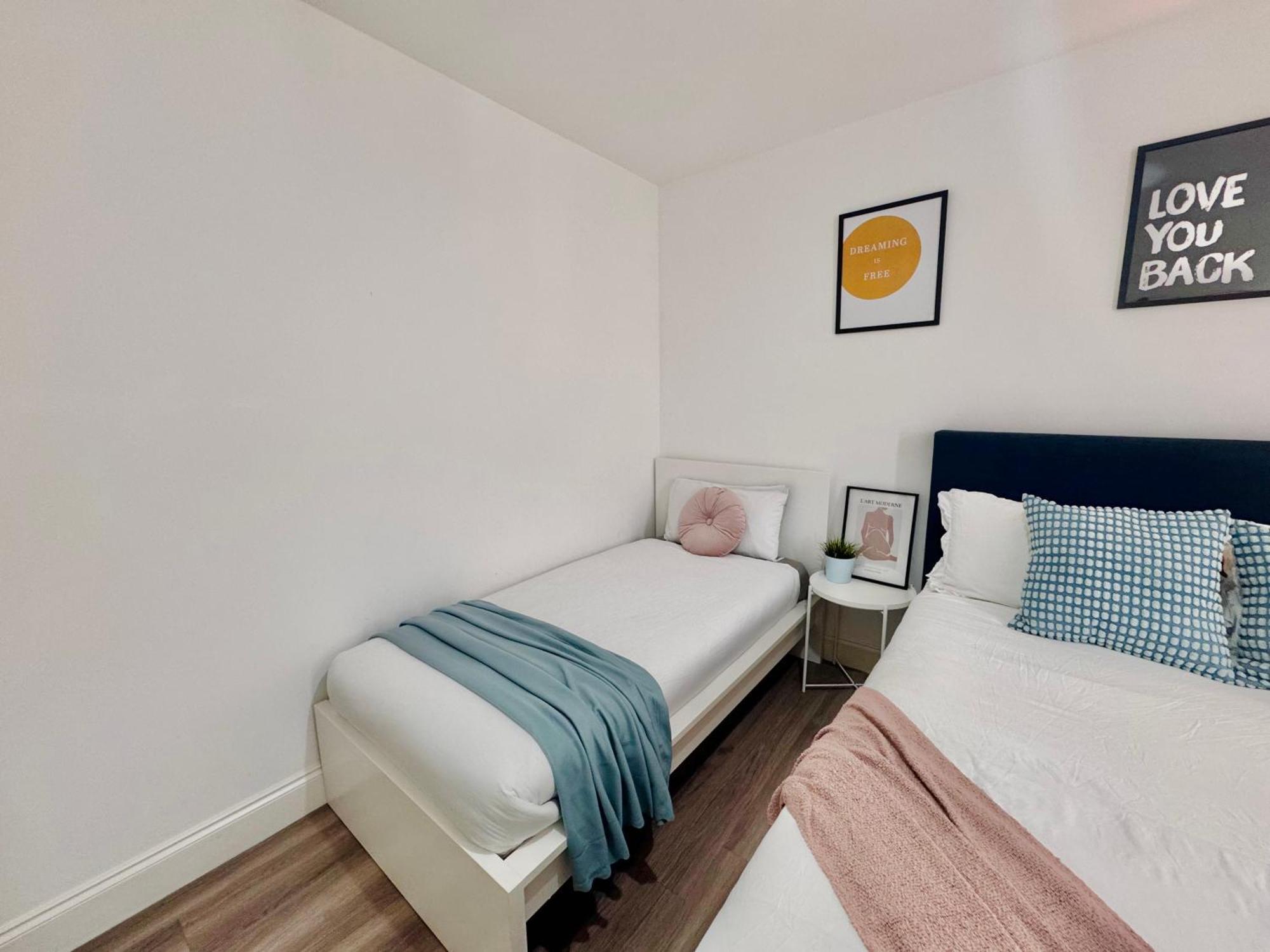 Cosy 1-Bed Flat 30Min To Central London & Parking Buitenkant foto