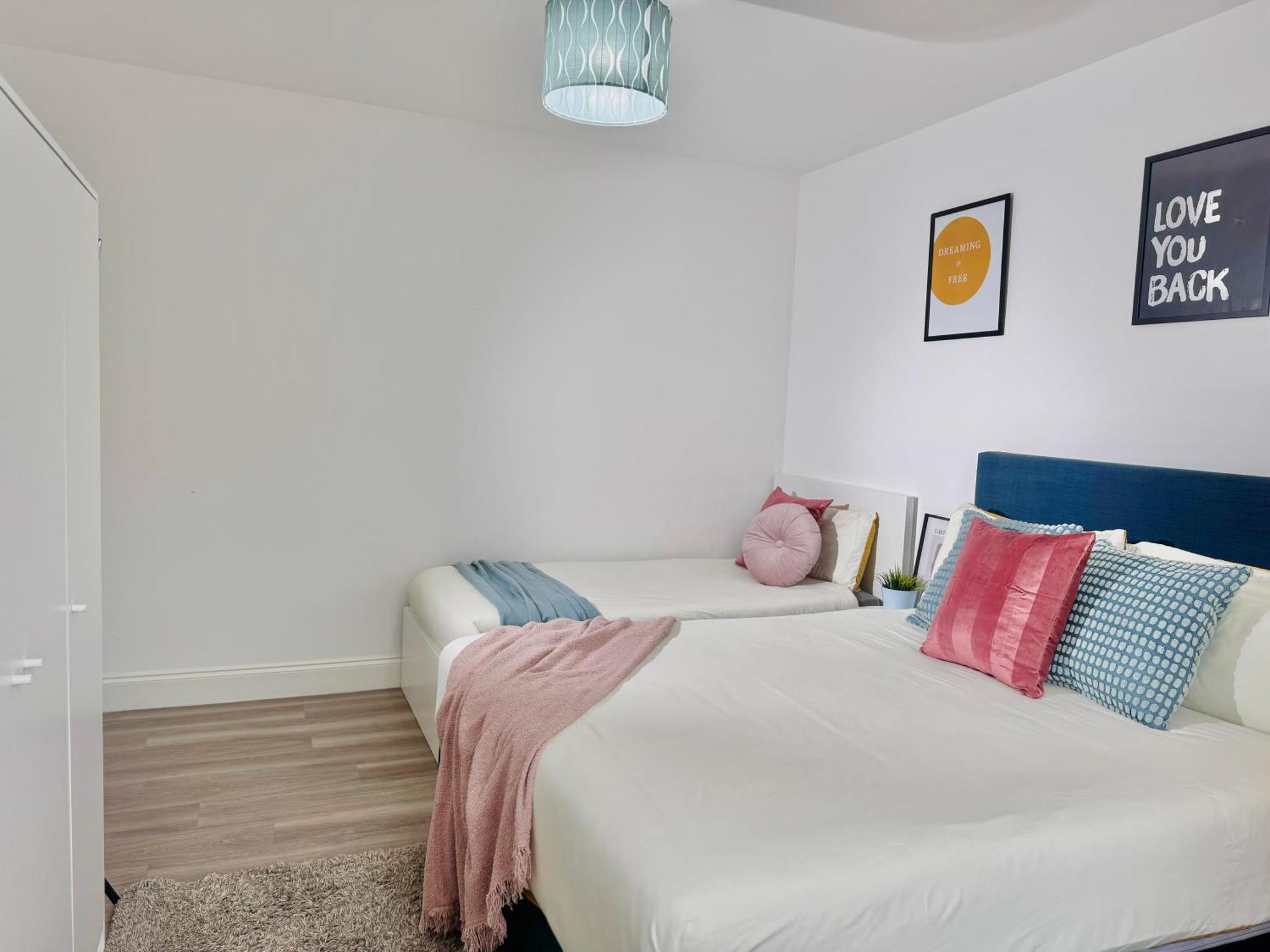 Cosy 1-Bed Flat 30Min To Central London & Parking Buitenkant foto