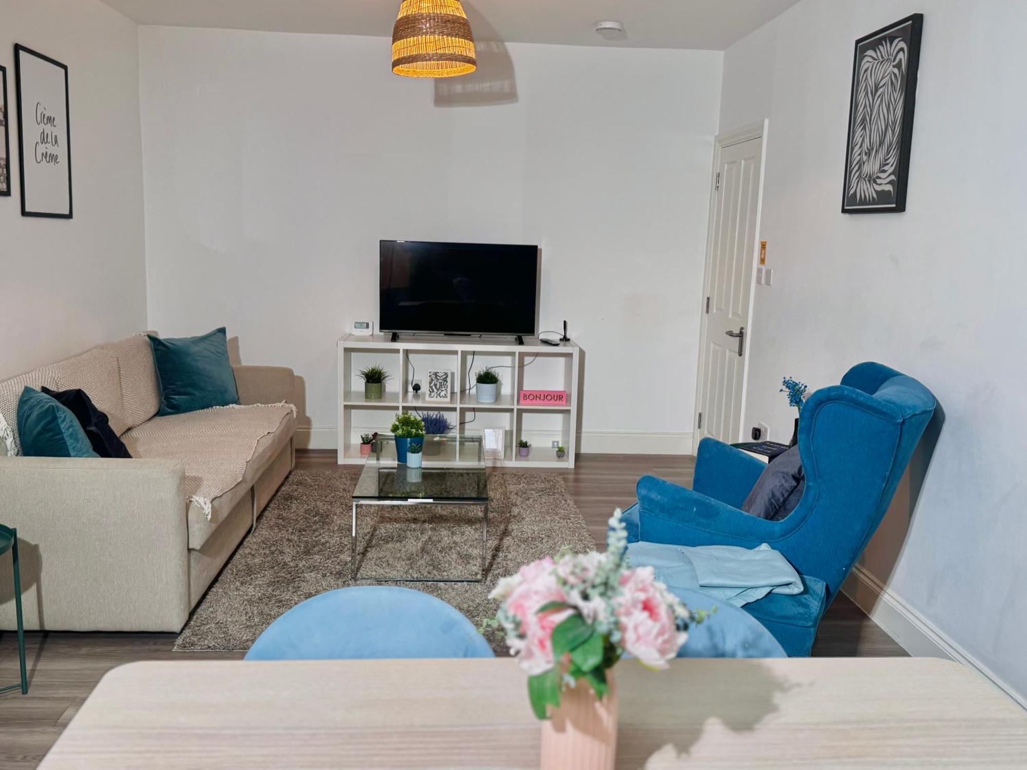Cosy 1-Bed Flat 30Min To Central London & Parking Buitenkant foto