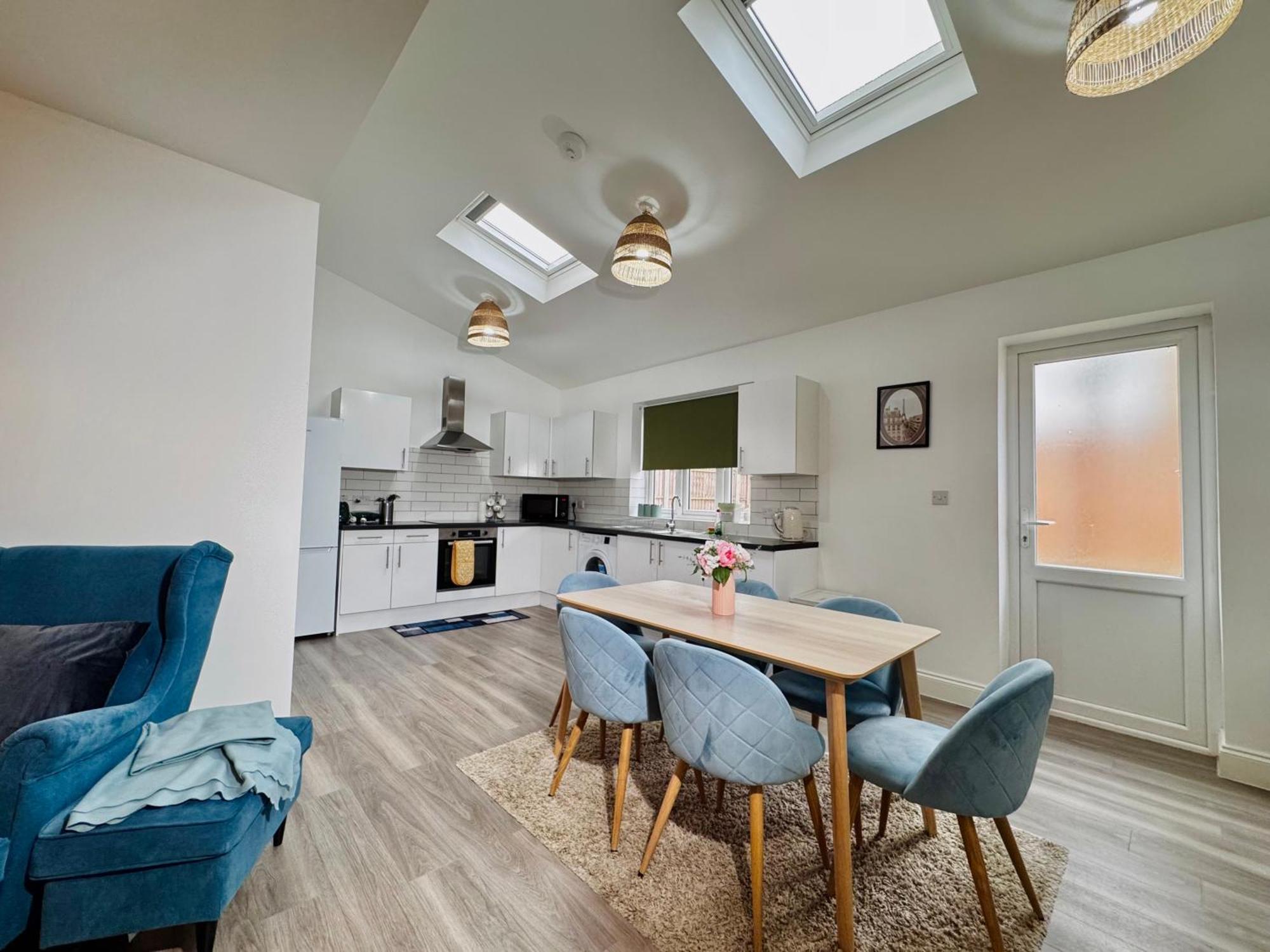 Cosy 1-Bed Flat 30Min To Central London & Parking Buitenkant foto